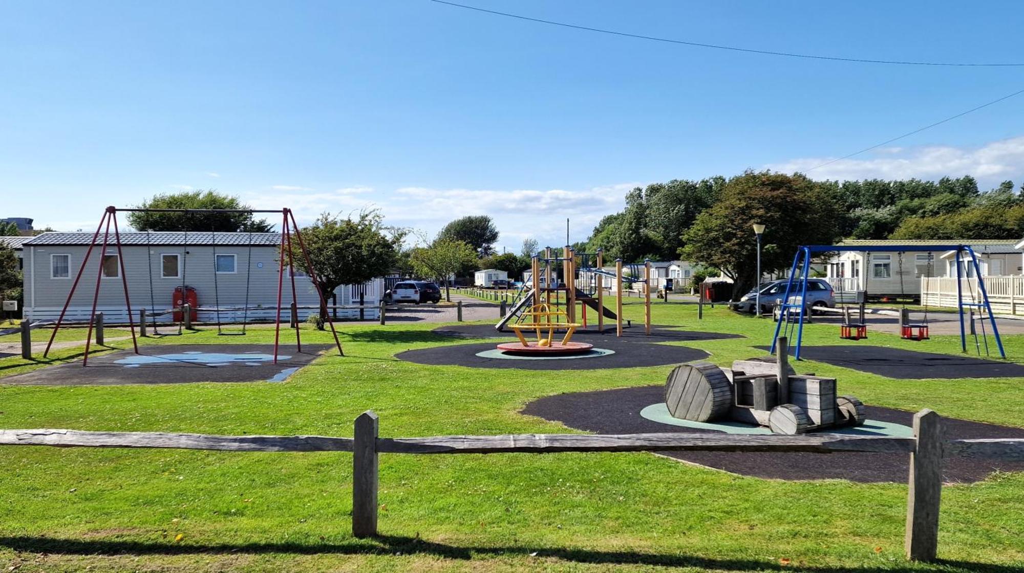 Amor, West Sands Holiday Park, Selsey Exteriör bild